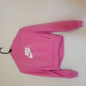 NIKE CROP HOODIE KIDS SIZE L IN PINK ECC HAS FRONT POCKET TOO.